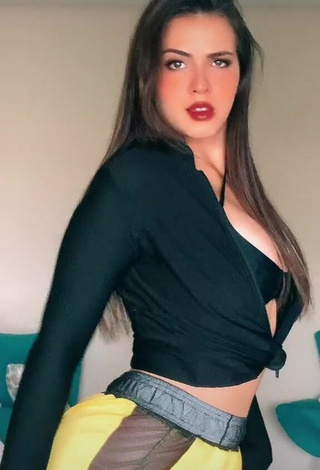 4. Sweet Isa Pinheiro Shows Cleavage in Cute Black Crop Top and Bouncing Boobs