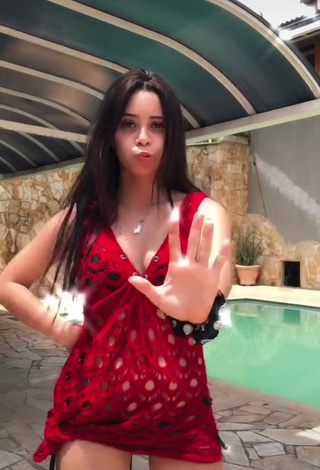 1. Sexy Carol Nunes Shows Cleavage in Red Dress while Twerking