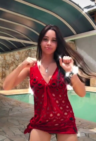 4. Sexy Carol Nunes Shows Cleavage in Red Dress while Twerking