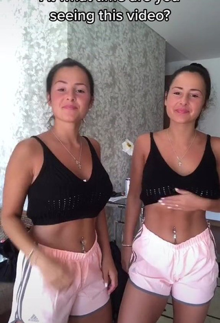 Hottest jakictwins Shows Cleavage in Black Crop Top