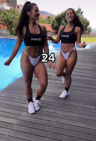 1. Cute jakictwins in Sport Bra