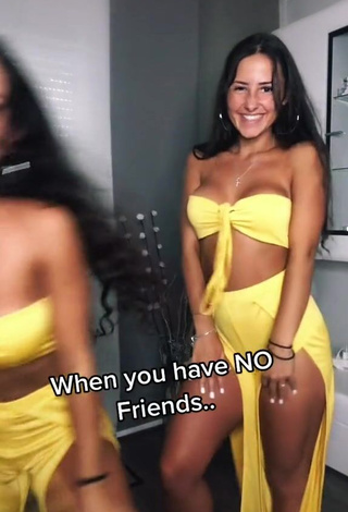 1. Desirable jakictwins Shows Cleavage in Yellow Tube Top (Underboob)