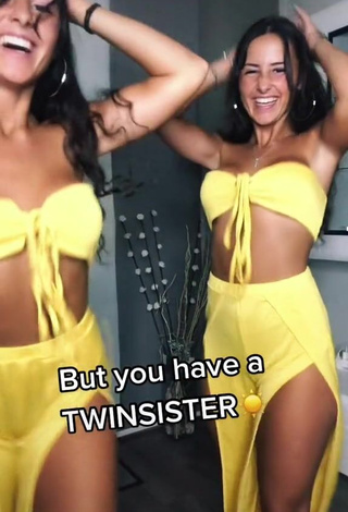 3. Desirable jakictwins Shows Cleavage in Yellow Tube Top (Underboob)