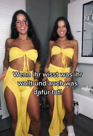 4. Hot jakictwins Shows Cleavage in Yellow Tube Top (Underboob)