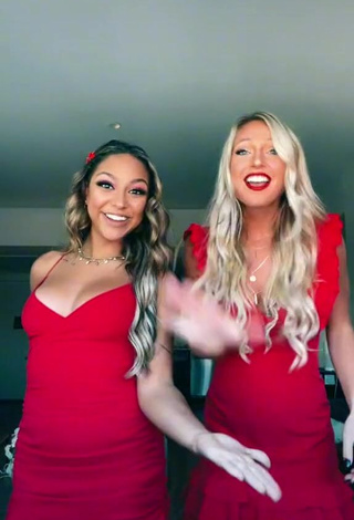 4. Sexy Kenna Mo Shows Cleavage in Red Dress