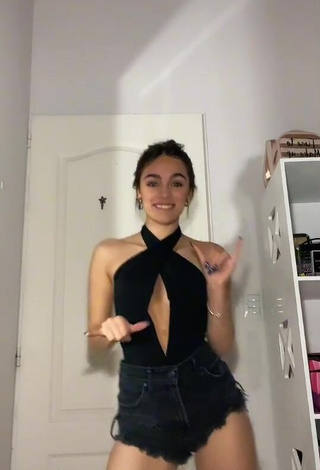 Hottie kiki Shows Cleavage in Black Crop Top (Side Boob)