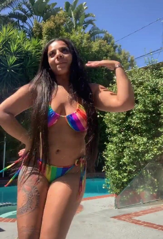 4. Hot Mikayla Saravia Shows Cleavage in Bikini and Bouncing Tits (Underboob)