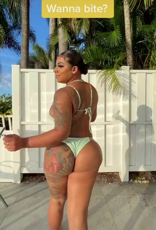 Amazing Mikayla Saravia Shows Big Butt (Side Boob)