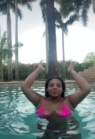 1. Hot Mikayla Saravia Shows Cleavage in Pink Bikini Top at the Pool