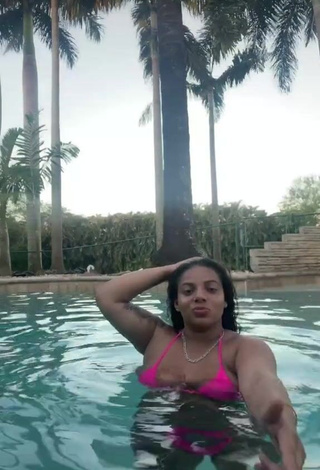 3. Hot Mikayla Saravia Shows Cleavage in Pink Bikini Top at the Pool