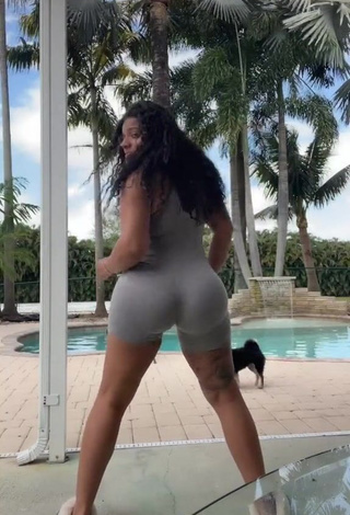 4. Sexy Mikayla Saravia Shows Big Butt