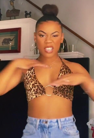 3. Sexy Kristen Ware Shows Cleavage in Leopard Crop Top (Side Boob)