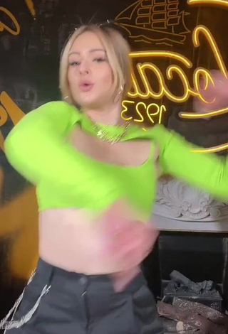 Hottie Laura Mullor Shows Cleavage in Light Green Crop Top