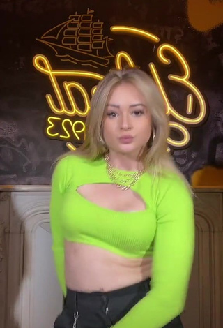 1. Desirable Laura Mullor Shows Cleavage in Light Green Crop Top