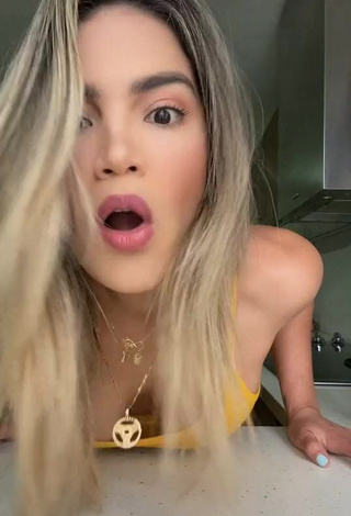 Hot Laura Fuentes in Yellow Leggings