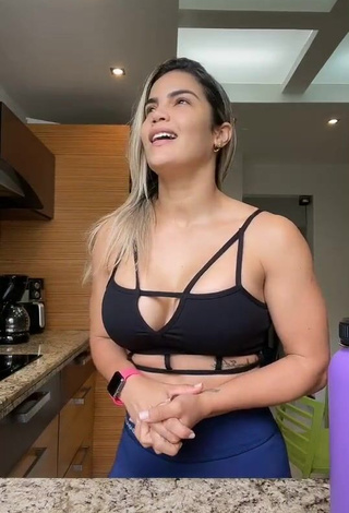 1. Hottest Laura Fuentes Shows Cleavage in Black Sport Bra (Side Boob)