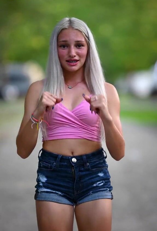 1. Sexy Lexi Schwab Shows Cleavage in Pink Crop Top