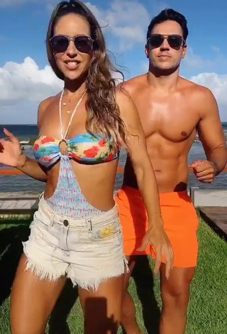 Sexy Lica Lopes Ramalho Shows Cleavage in Swimsuit