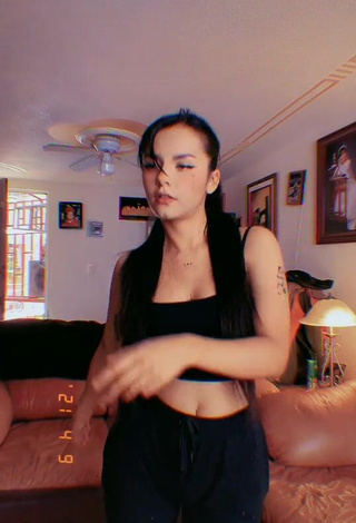 3. Desirable Lili Sixx Shows Cleavage in Black Crop Top