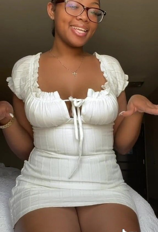 3. Sweetie Destinyy without Bra (Side Boob)