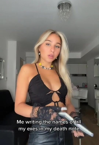 1. Sexy Louisergtt Shows Cleavage in Black Crop Top (Side Boob)