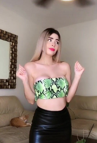 Cute Mafer Payan Shows Cleavage in Snake Print Tube Top