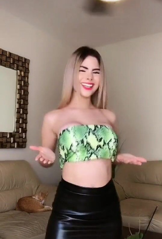 3. Cute Mafer Payan Shows Cleavage in Snake Print Tube Top