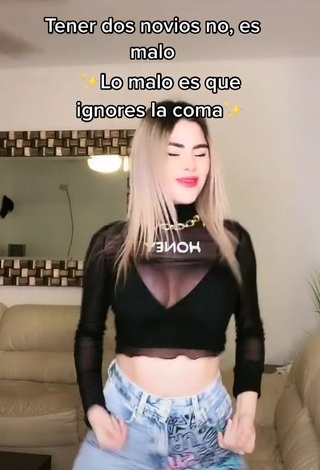 3. Beautiful Mafer Payan Shows Cleavage in Sexy Black Crop Top