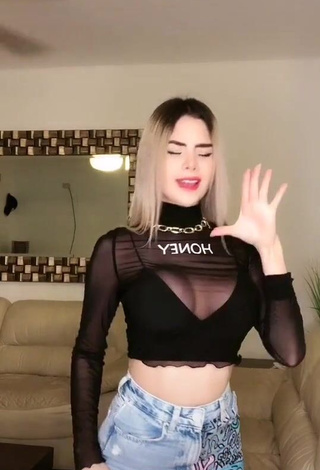 3. Mafer Payan Looks Really Cute in Black Crop Top