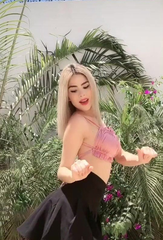 1. Hot Mafer Payan Shows Cleavage in Pink Bikini Top while Twerking