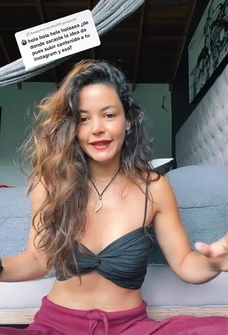 1. Hot Maleja Restrepo Shows Cleavage in Black Crop Top