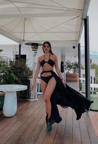 Hottest Manu Barrios Shows Cleavage in Black Bikini (Underboob)