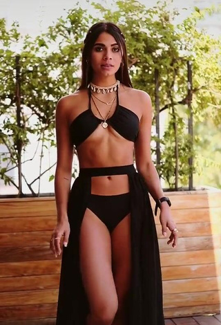 1. Manu Barrios Looks Really Cute in Black Bikini (Underboob)