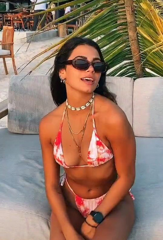 Manu Barrios Looks Beautiful in Bikini