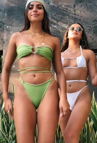 1. Manu Barrios Looks Amazing in Light Green Bikini (Side Boob)