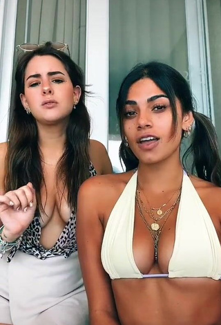 4. Cute Manu Barrios Shows Cleavage in White Bikini Top (Underboob, Side Boob)