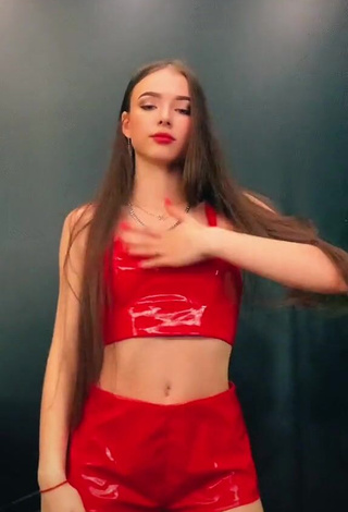 Sexy Maria Iliukhina in Crop Top