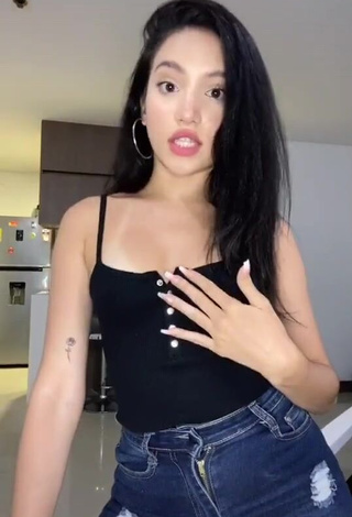 1. Sexy Mariam Obregón in Black Top