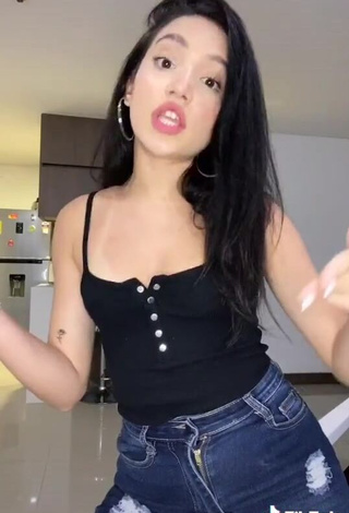 3. Sexy Mariam Obregón in Black Top