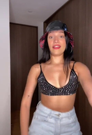 4. Sexy Mariam Obregón in Crop Top