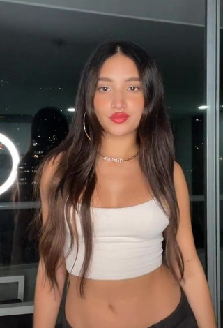 Alluring Mariam Obregón Shows Cleavage in Erotic White Crop Top