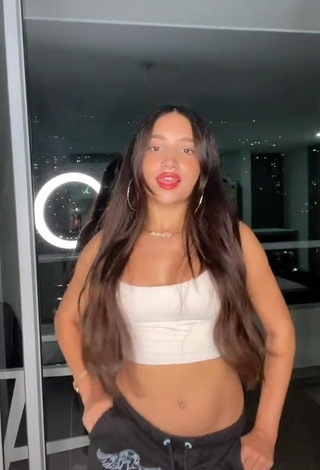 Hottest Mariam Obregón Shows Cleavage in White Crop Top