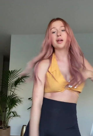 Pretty Marie-Sophie in Crop Top