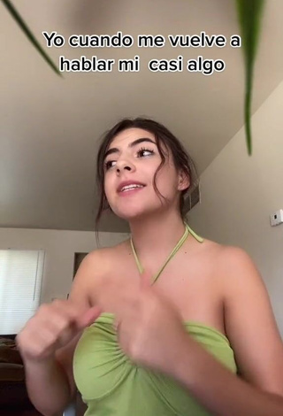 4. Hot marisolrfran Shows Cleavage in Green Crop Top