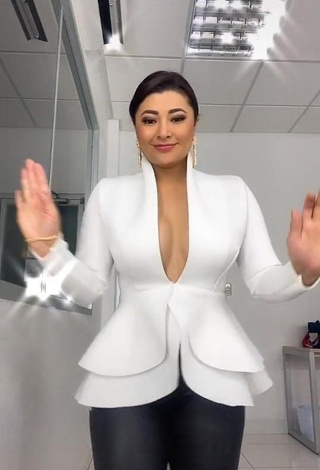 Attractive Milagro Flores Shows Cleavage