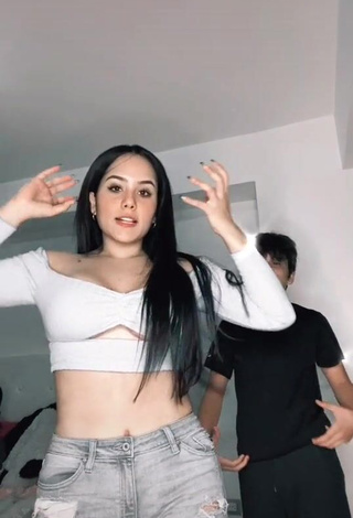 3. Wonderful Nicole Diaz Shows Cleavage in White Crop Top (Underboob)