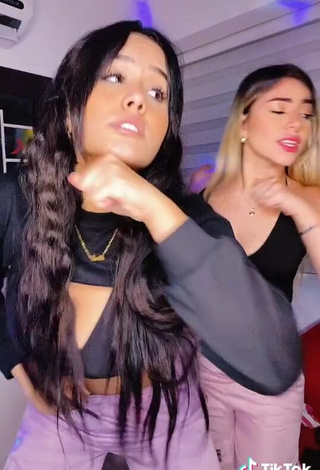 2. Beautiful Nicole Diaz Shows Cleavage in Sexy Black Crop Top