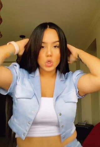 Seductive Nicole Diaz Shows Cleavage in Crop Top