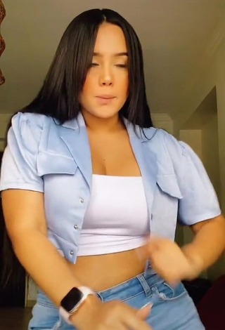 3. Seductive Nicole Diaz Shows Cleavage in Crop Top