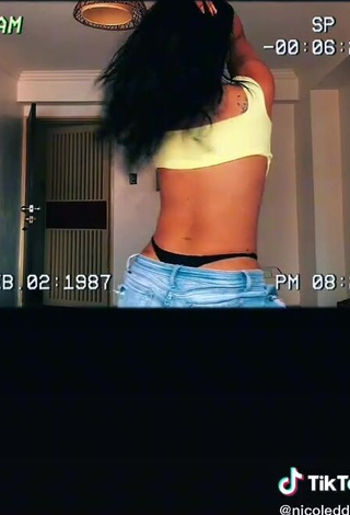 4. Hottie Nicole Diaz Shows Cleavage in Crop Top